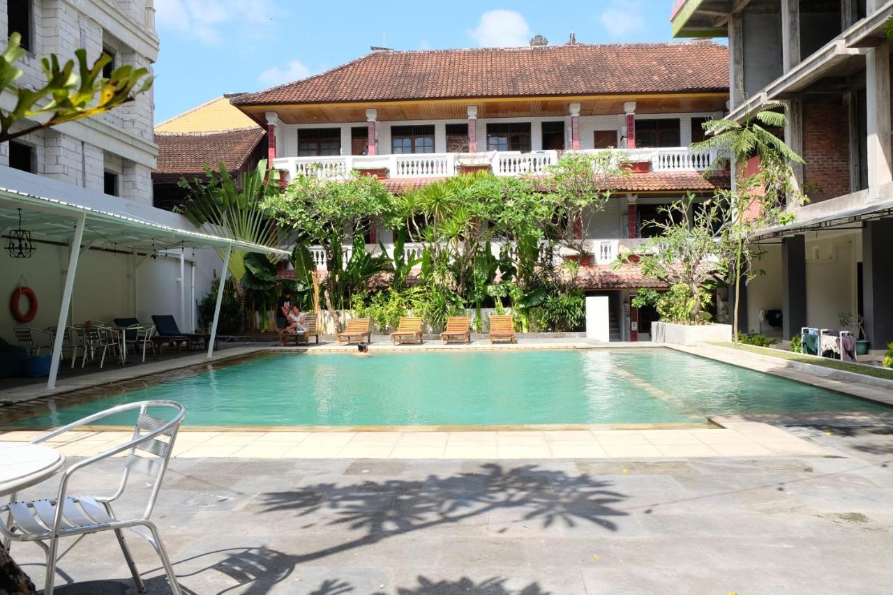 Отель Palm Garden Kuta Кута Экстерьер фото