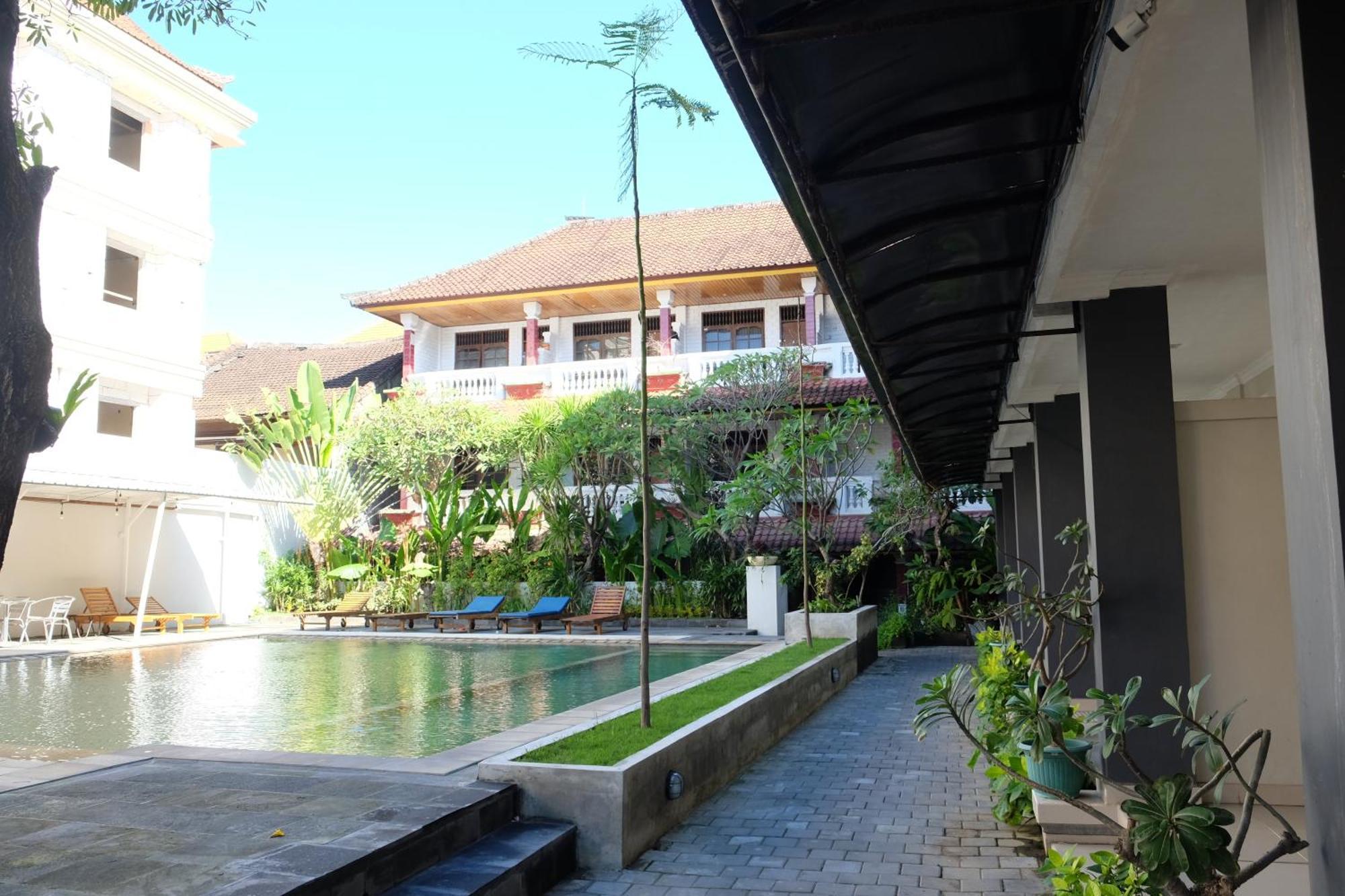 Отель Palm Garden Kuta Кута Экстерьер фото