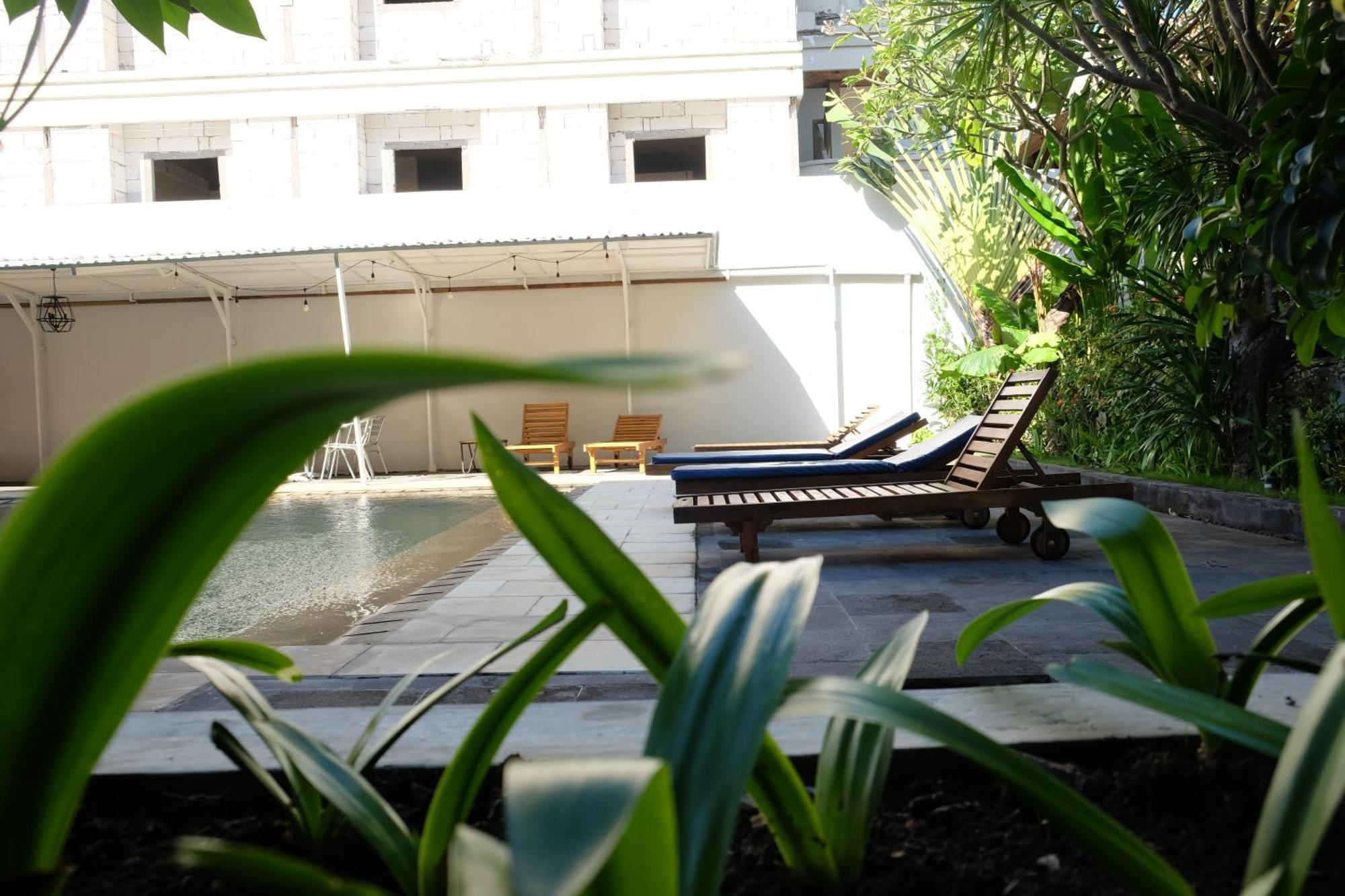 Отель Palm Garden Kuta Кута Экстерьер фото