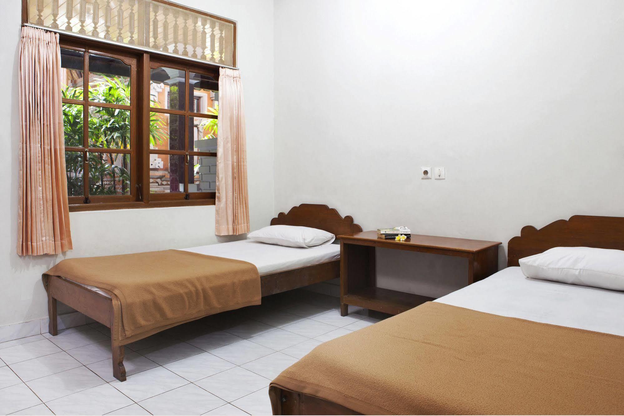 Отель Palm Garden Kuta Кута Экстерьер фото